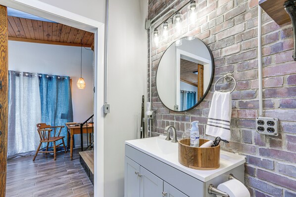 House (2 Bedrooms) | Interior - Cozy Tiffin House w/ Private Pool: 1 Mi to Town! (Tiffin)