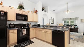 Villa, 4 Bedrooms | Private kitchen