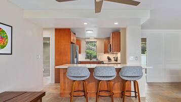 Condo, 2 Bedrooms | Private kitchen