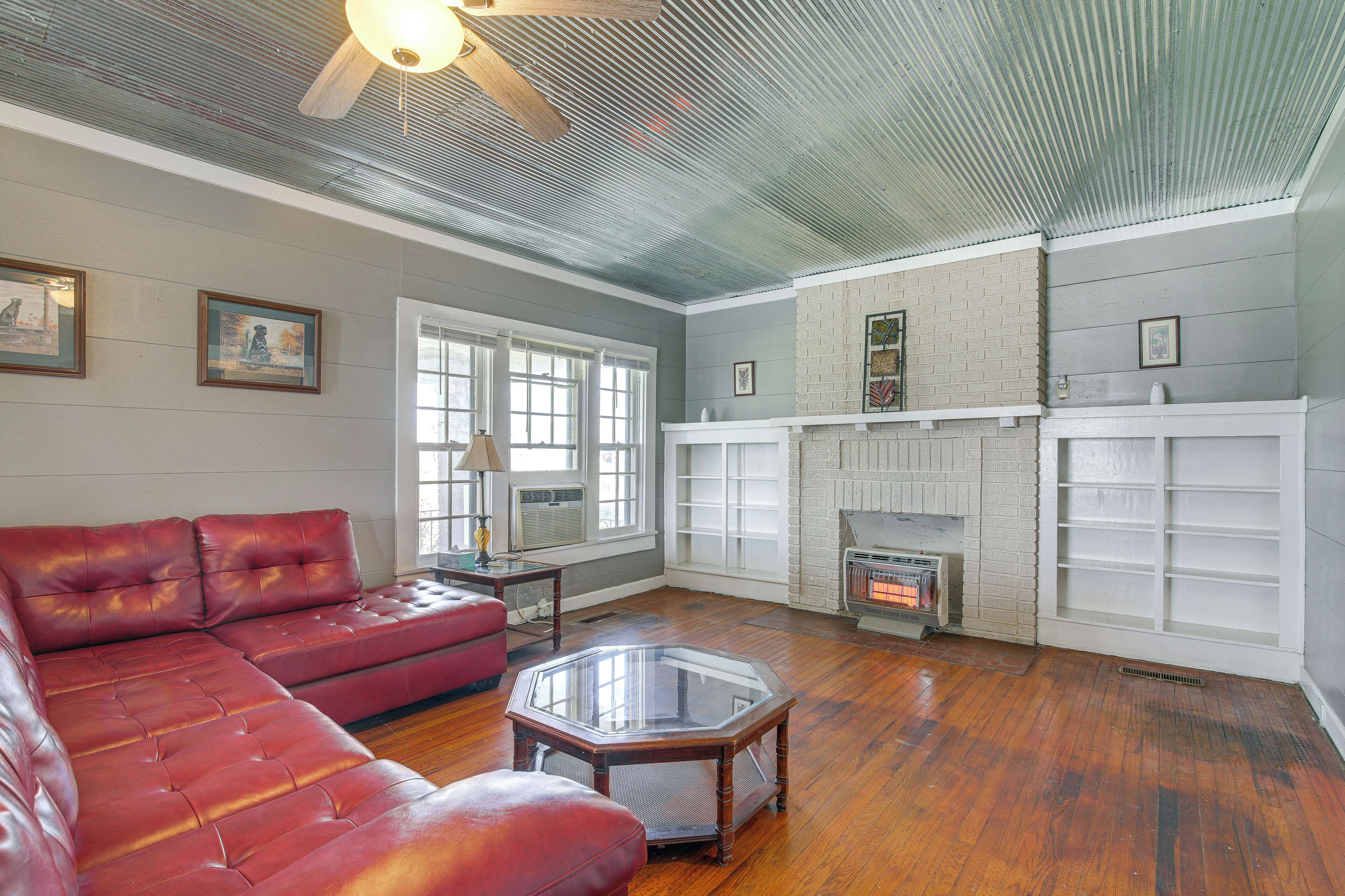 House (5 Bedrooms) | Interior