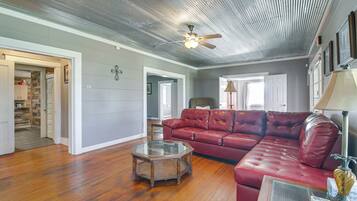 House (5 Bedrooms) | Interior