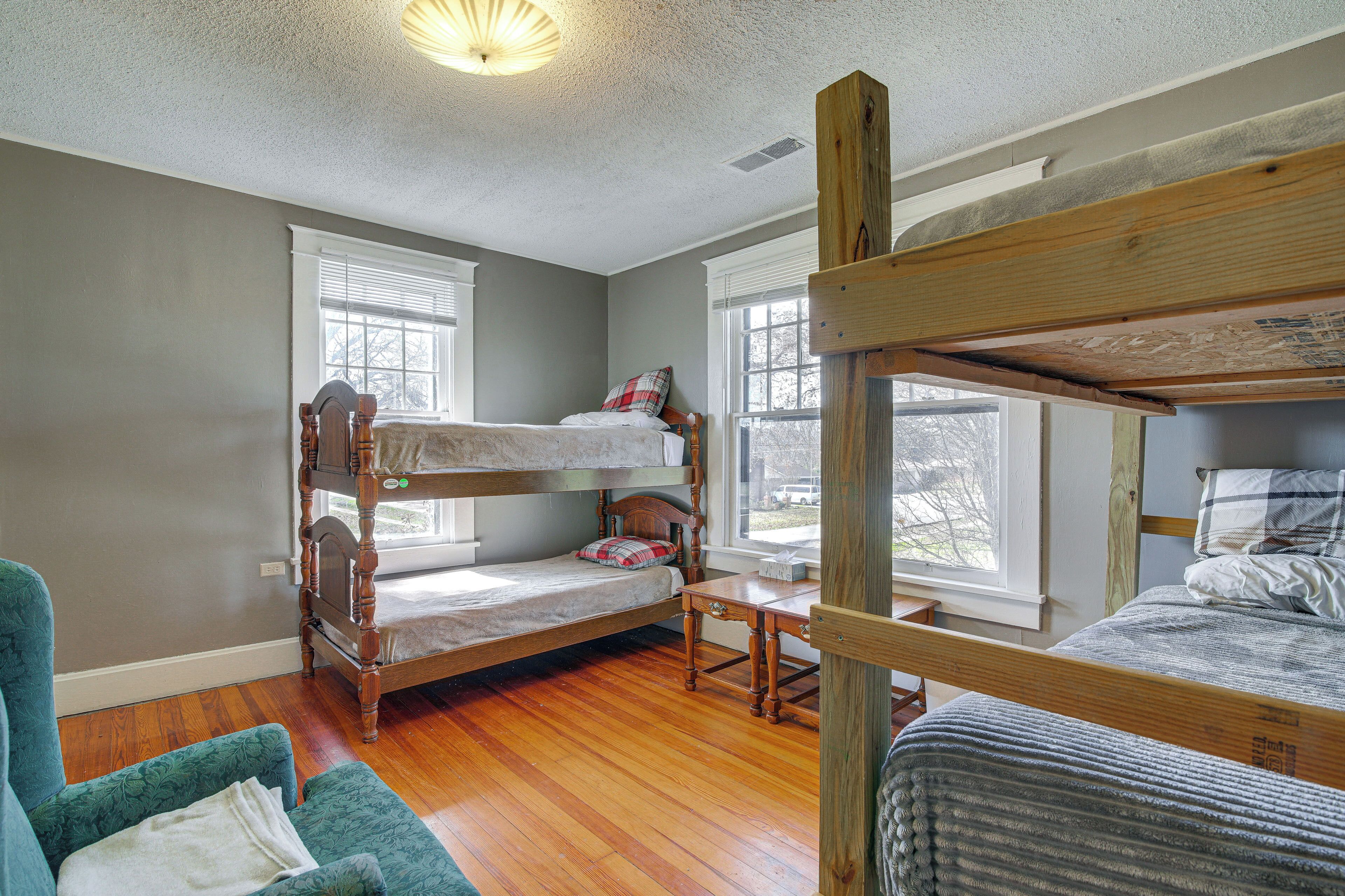 House (5 Bedrooms) | Interior