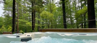 Up North Getaway: Cozy Lake Arrowhead Cabin with Hot Tub & Prime Location!