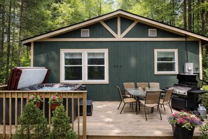 Outdoor dining - Up North Getaway: Cozy Lake Arrowhead Cabin with Hot Tub & Prime Location! (Gaylord)