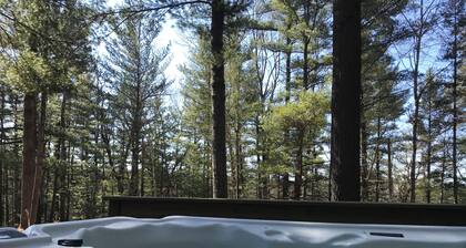 Up North Getaway: Cozy Lake Arrowhead Cabin with Hot Tub & Prime Location!