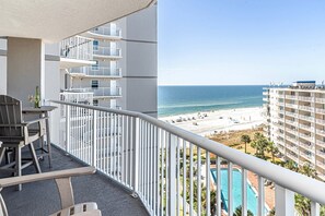Outdoor dining - TRADWINDS 908| Indoor & Outdoor Swim Through Pool | Beach Views |Orange Beach (Orange Beach)