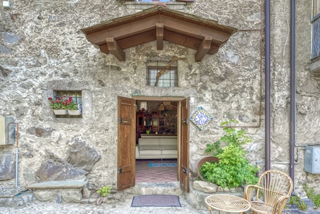 Exterior detail. Maison Enchantée