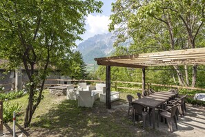 Outdoor dining - Maison Enchantée (Capo di Ponte)