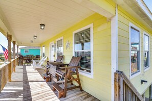 House (3 Bedrooms) | Interior - Walk to Shore: Surfside Beach Home w/ Balcony! (Freeport)