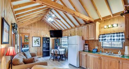 Cozy Dillard Cabin w/ Mountain Views & Pool Access