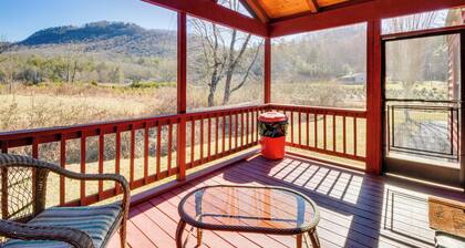 Cozy Dillard Cabin w/ Mountain Views & Pool Access