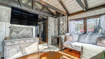 Cottage (2 Bedrooms) | Interior