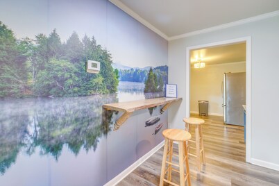 Bright Shelby Cottage w/ Deck & Creek Views!