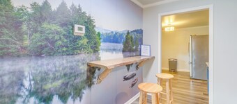 Bright Shelby Cottage w/ Deck & Creek Views!