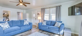 Bright Shelby Cottage w/ Deck & Creek Views!