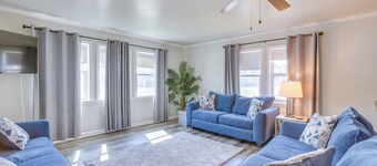 Bright Shelby Cottage w/ Deck & Creek Views!