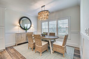 House (4 Bedrooms) | Interior