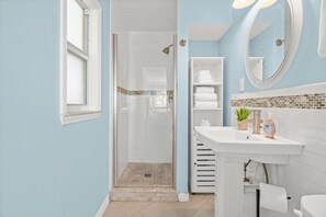 Studio | Badkamer | Handdoeken, shampoo