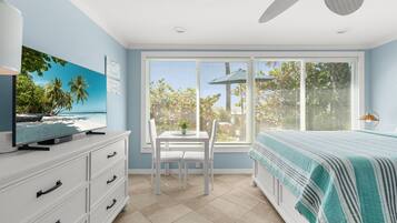 Studio | Laptop workspace, iron/ironing board, free WiFi