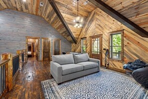 Smart TV, chimenea, videojuegos y tenis de mesa 