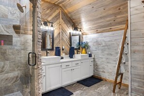 Dusche, Handtücher, Toilettenpapier
