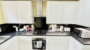 單棟房屋 | 私人廚房 | 雪櫃、微波爐、焗爐、爐具