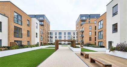Remarkable 3-bed House in Reading