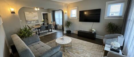 House, 4 Bedrooms | Living area | Smart TV, streaming services