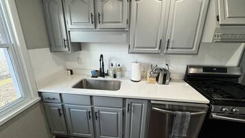 Dapur pribadi | Lemari es, oven, mesin pembuat kopi/teh, dan pemanggang roti