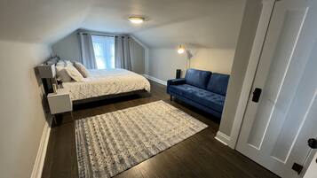 4 kamar tidur, meja kerja, dan ruang kerja ramah laptop