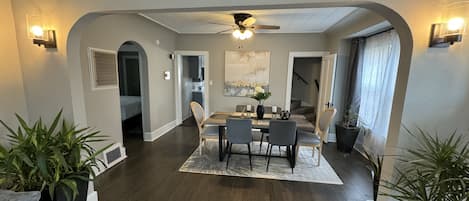 House, 4 Bedrooms | Dining