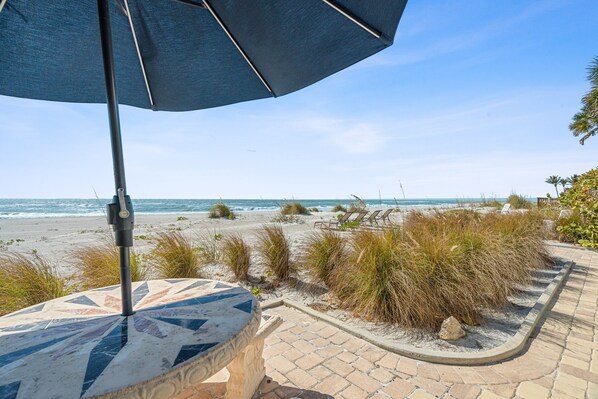 Studio | Beach | On the beach