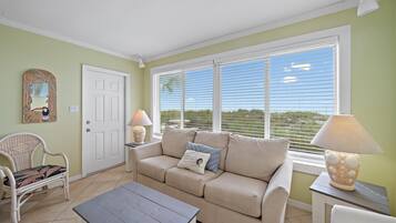 Studio | Living area | Smart TV