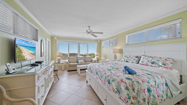 Studio | Laptop workspace, iron/ironing board, free WiFi - Las Hermanas 1 Studio by RedAwning (Longboat Key)