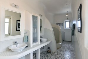 Bathroom - Impeccable 6-bed Villa in Paros - Villa Delion (Paros)