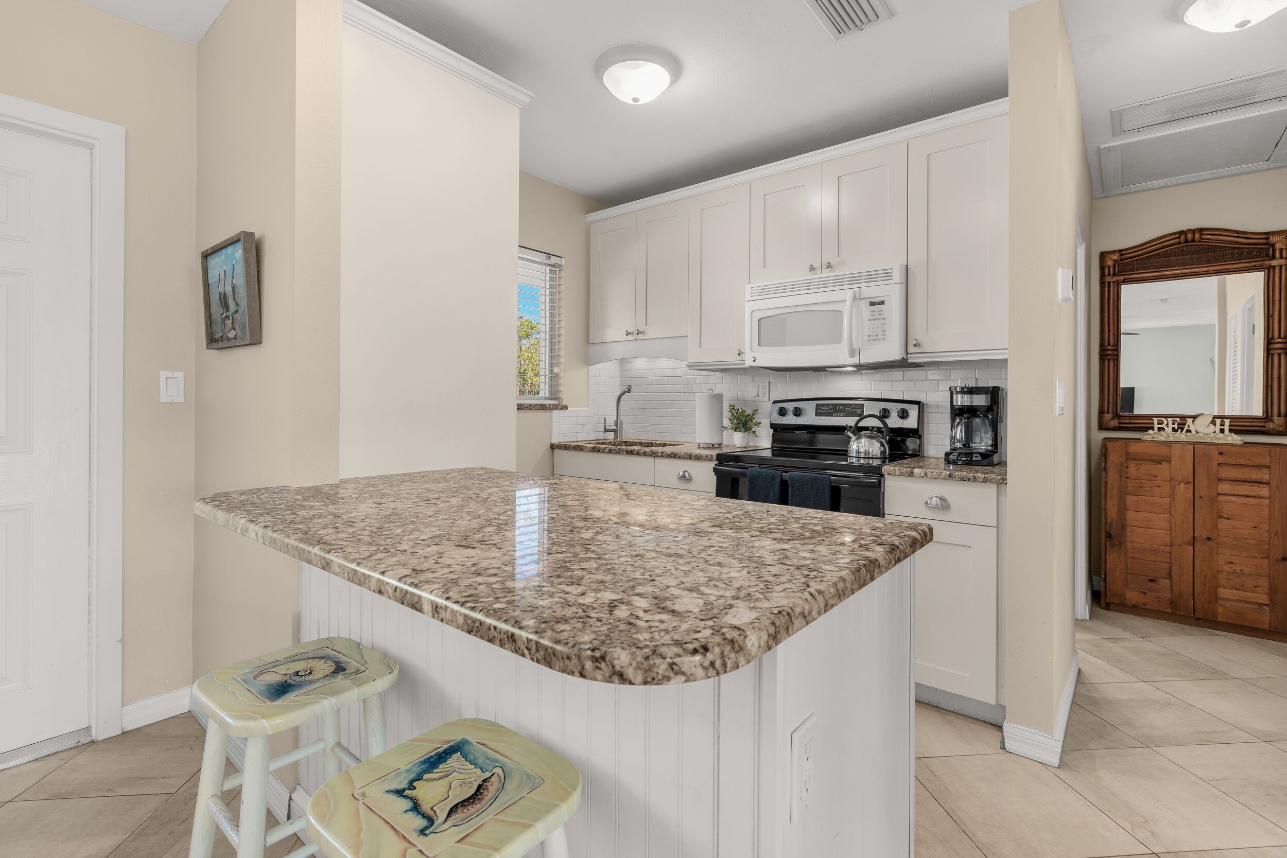 Condo, 1 Bedroom | Private kitchen | Fridge, oven, coffee/tea maker, toaster
