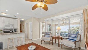 Condo, 1 phòng ngủ | Nội thất