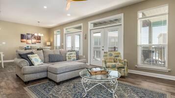 House, 3 Bedrooms | Living area
