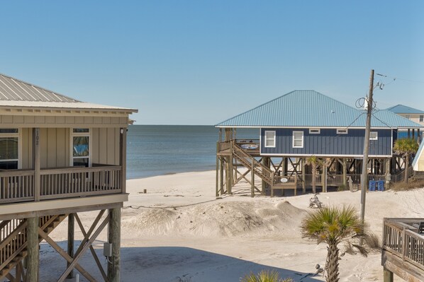 House, 3 Bedrooms | Beach | On the beach - Lazy Daze Beach House - 105 Strand Ct 3 Bedroom Home by RedAwning (Dauphin Island)