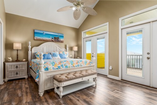 Lazy Daze Beach House - 105 Strand Ct 3 Bedroom Home by RedAwning