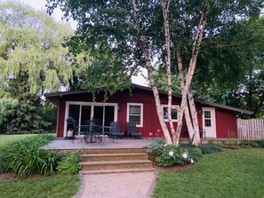 Terrace/patio - 4 bedroom, 4 season lakefront near Grand Bend (Lake Huron) with fire pit (Bluewater)