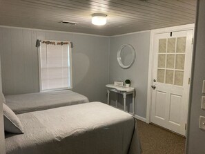 3 soverom, skrivebord, wi-fi (inkludert) og sengetøy