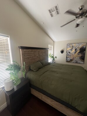 4 bedrooms, WiFi, bed sheets - South Mountains Views and Fun! Big back yard and Next to a park with playground (Phoenix)