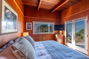 1 bedroom, desk, free WiFi, bed sheets - The Sandpiper - Great location w/ magical ocean views & dog friendly! (Trinidad)