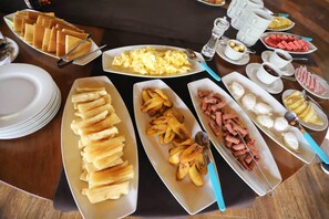 Esmorzar diari d'estil bufet gratuït 