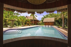 Outdoor pool, open 10:00 AM to 6:00 PM, sun loungers - IKAM Riverview Amazon Lodge - Asociado Casa Andina (Tambopata)