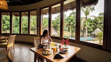 Free daily buffet breakfast