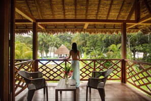 Phòng đôi Superior, 1 giường cỡ king, quang cảnh hồ bơi | Quang cảnh ban công