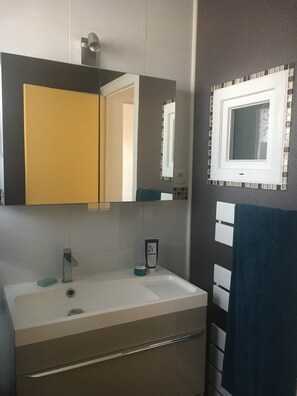 SĂšche-cheveux, papier toilette