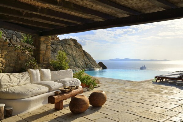 Property grounds - Immaculate 5-bed Villa in Klouvas - Villa Alkmini (Mykonos)